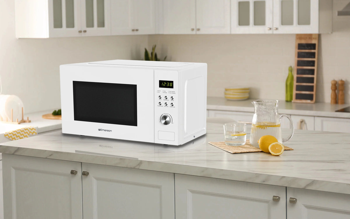 2026 NEW Emerson 1.1 Cu Ft, 1000W White Countertop Microwave Oven, MW1101W