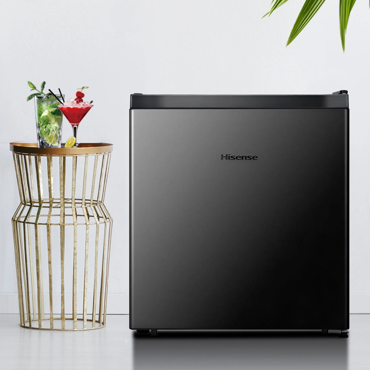 2026 NEW Hisense 1.6 Cu ft Single Door Mini Fridge, Black, Energy Star, 1 Year Warranty, WMS017M6XBE New