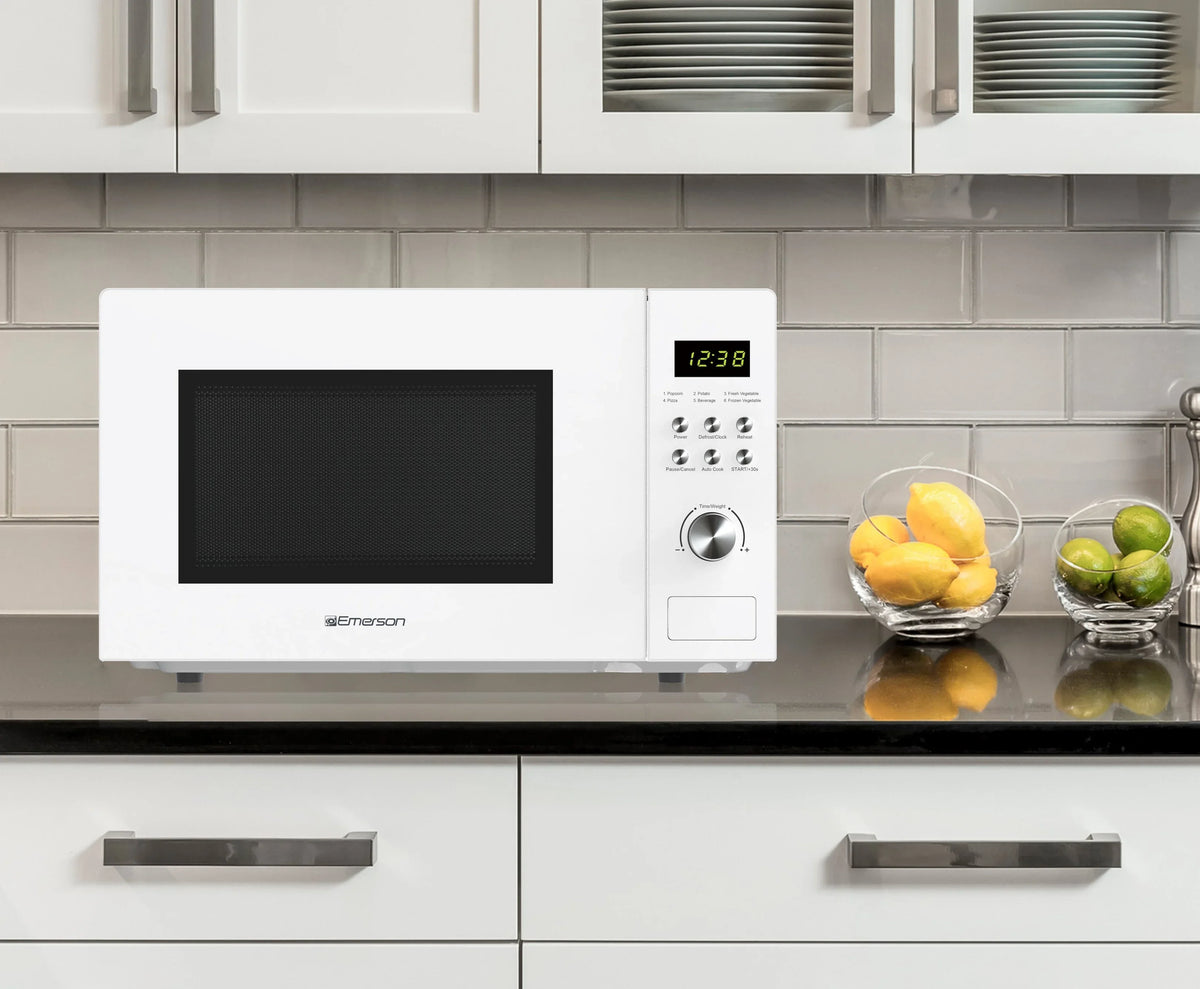 2026 NEW Emerson 1.1 Cu Ft, 1000W White Countertop Microwave Oven, MW1101W