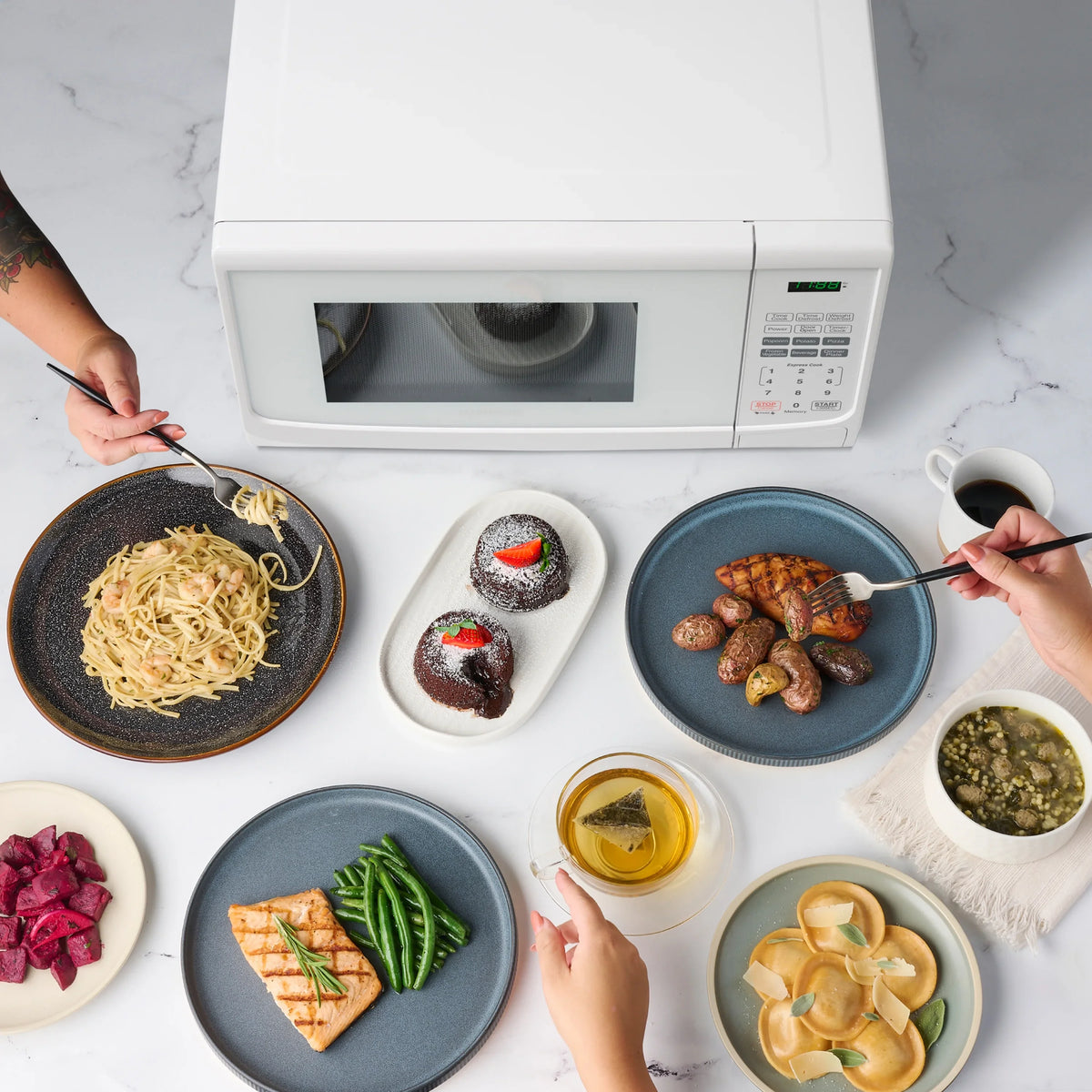 2026 NEW Farberware Classic 0.9 Cu. Ft 900-Watt Microwave Oven, Stainless Steel