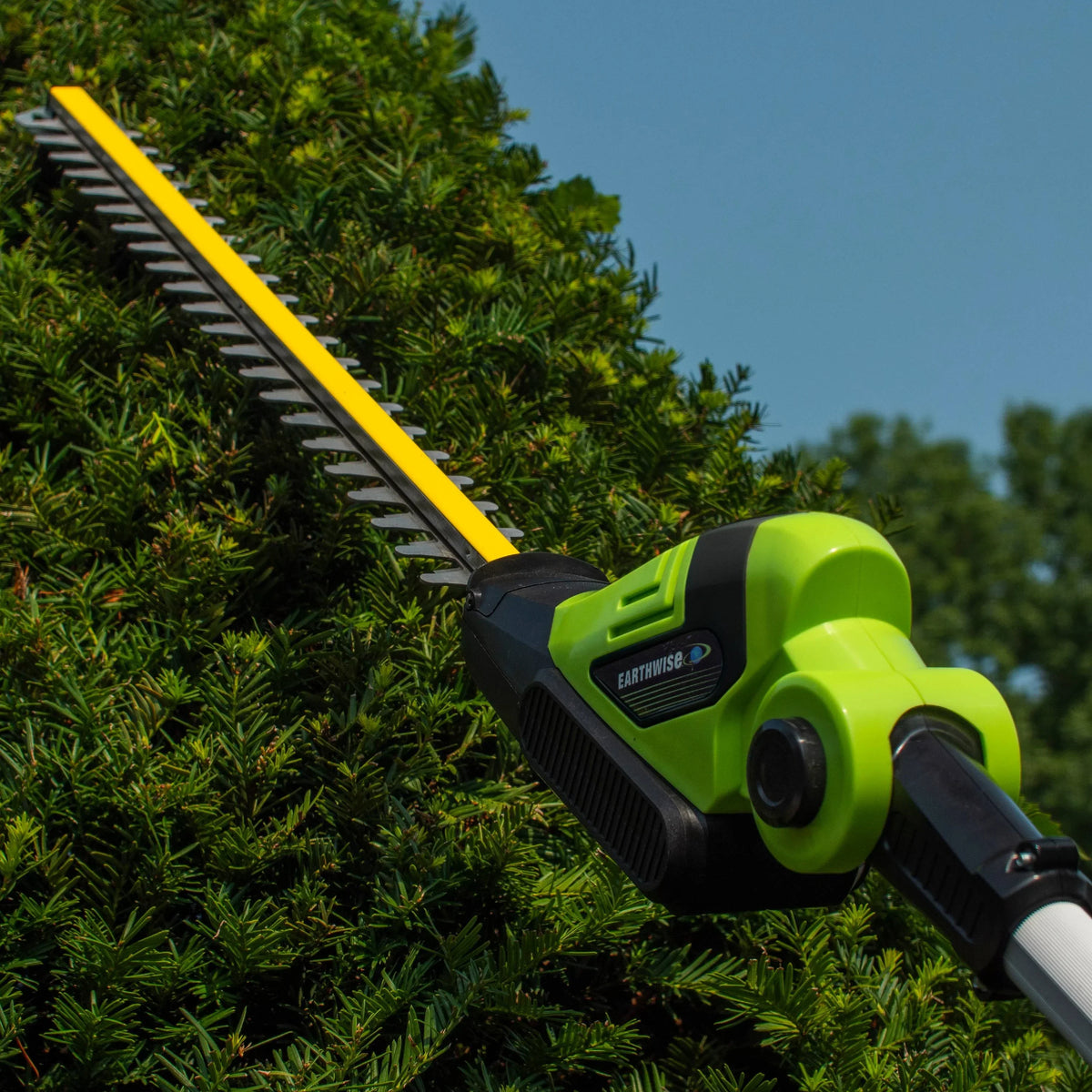 2026 NEW Earthwise LPHT12022 20" Cordless Electric 20 Volt Pole Hedge Trimmer (2Ah Battery and Charger Include)