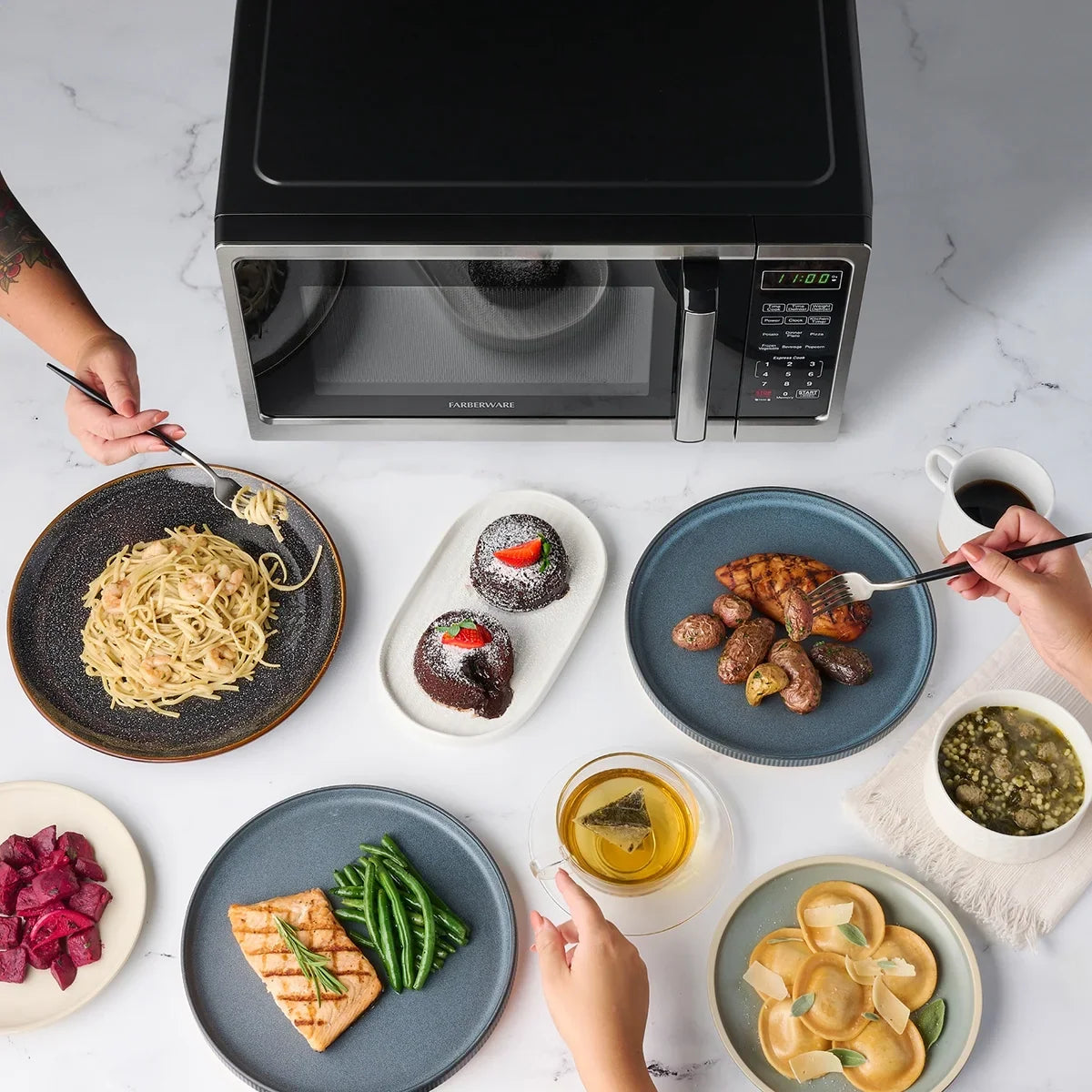 2026 NEW Farberware Classic 0.9 Cu. Ft 900-Watt Microwave Oven, Stainless Steel