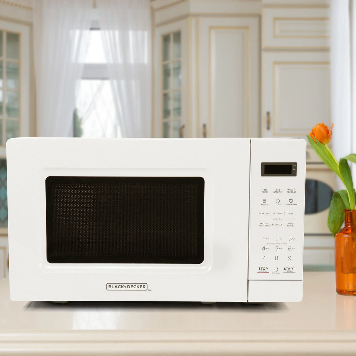 2026 NEW BLACK+DECKER 0.7 Cu. Ft. Countertop Microwave Oven in White