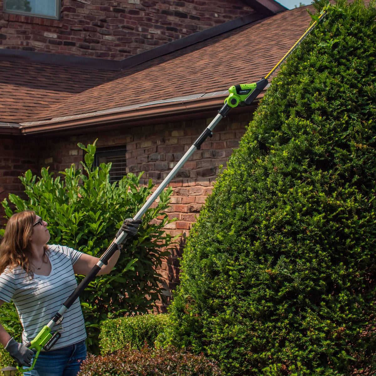 2026 NEW Earthwise LPHT12022 20" Cordless Electric 20 Volt Pole Hedge Trimmer (2Ah Battery and Charger Include)
