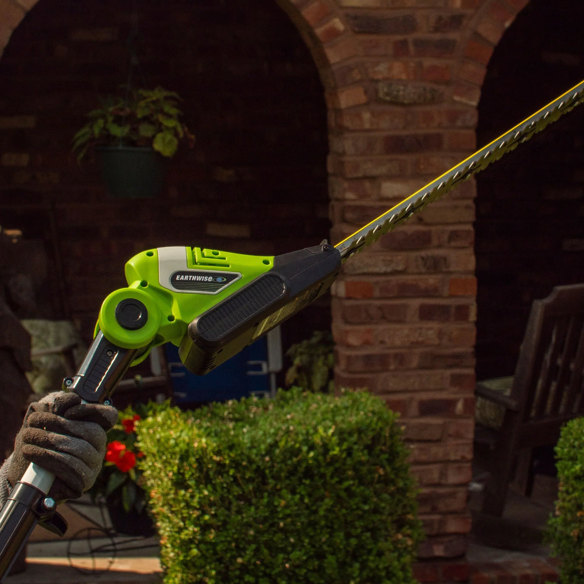 2026 NEW Earthwise LPHT12022 20" Cordless Electric 20 Volt Pole Hedge Trimmer (2Ah Battery and Charger Include)