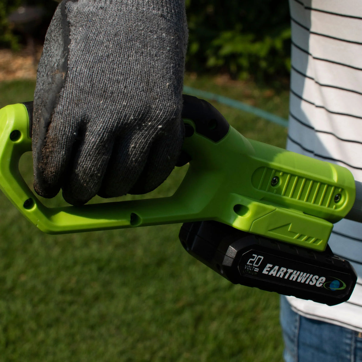 2026 NEW Earthwise LPHT12022 20" Cordless Electric 20 Volt Pole Hedge Trimmer (2Ah Battery and Charger Include)
